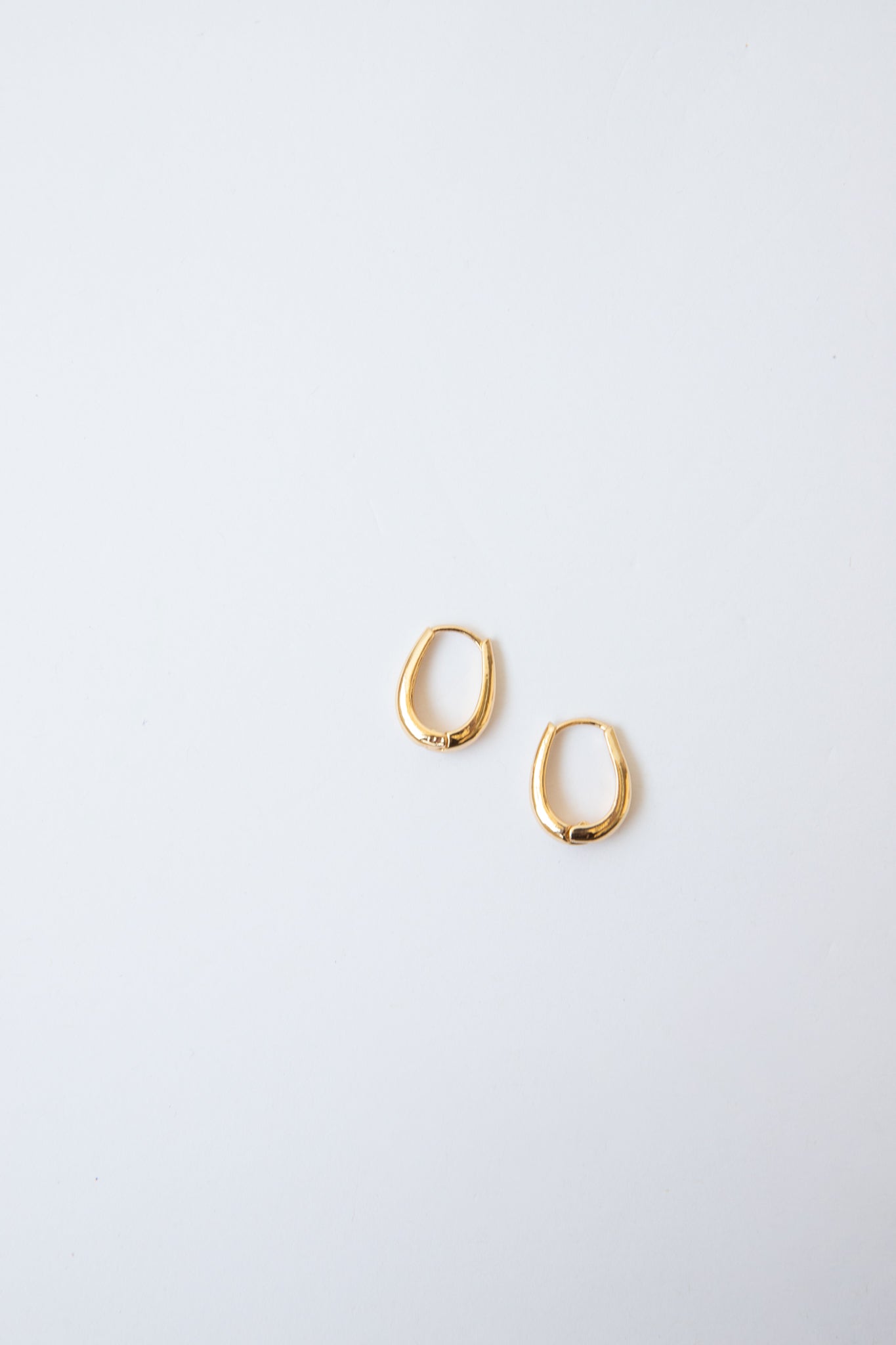 The Cutie Huggie Earring - Gold