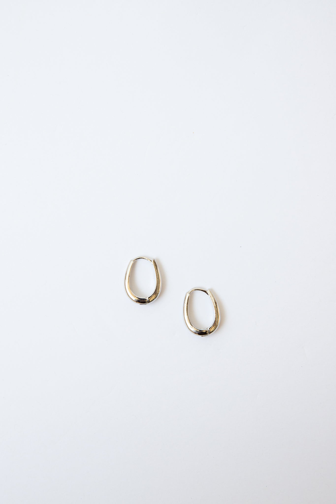 The Cutie Huggie Earring - Silver